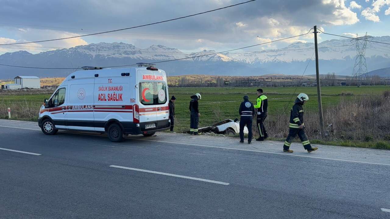 Konya’da otomobil bu hale geldi! 1 ölü, 1 yaralı var 21